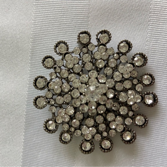 WhiteHouse|BlackMarket Rhinestone Brooch - Picture 2 of 4